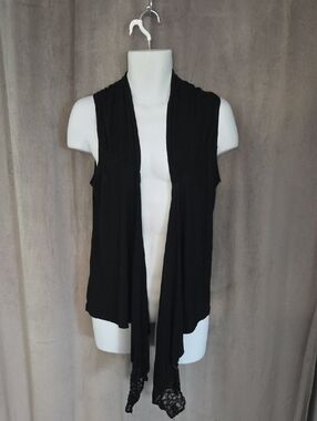 Large Black Sleeveless Open-Front Draped Top with Lace Trim